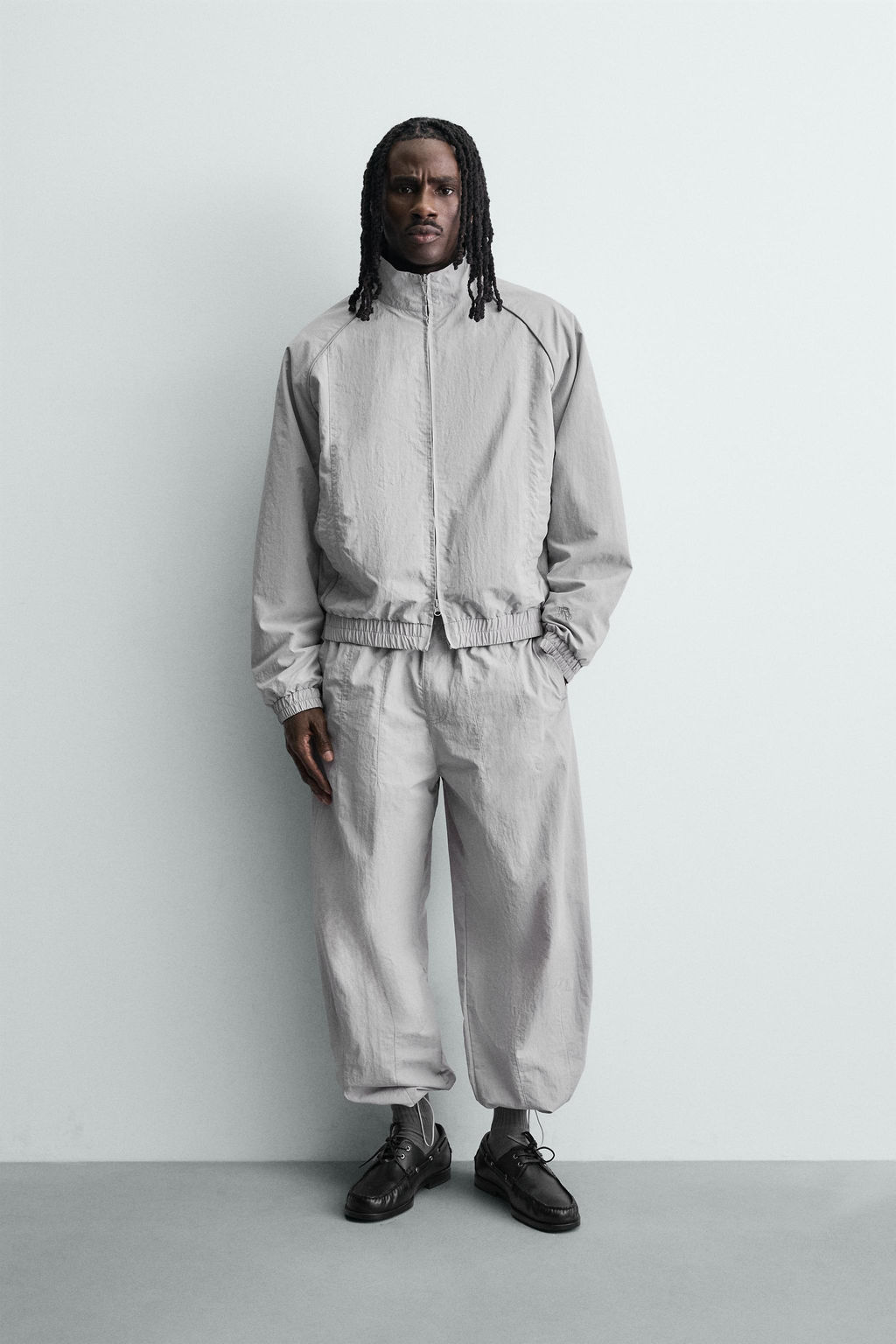 CHAQUETA T?CNICA CONTRASTES / Gris claro