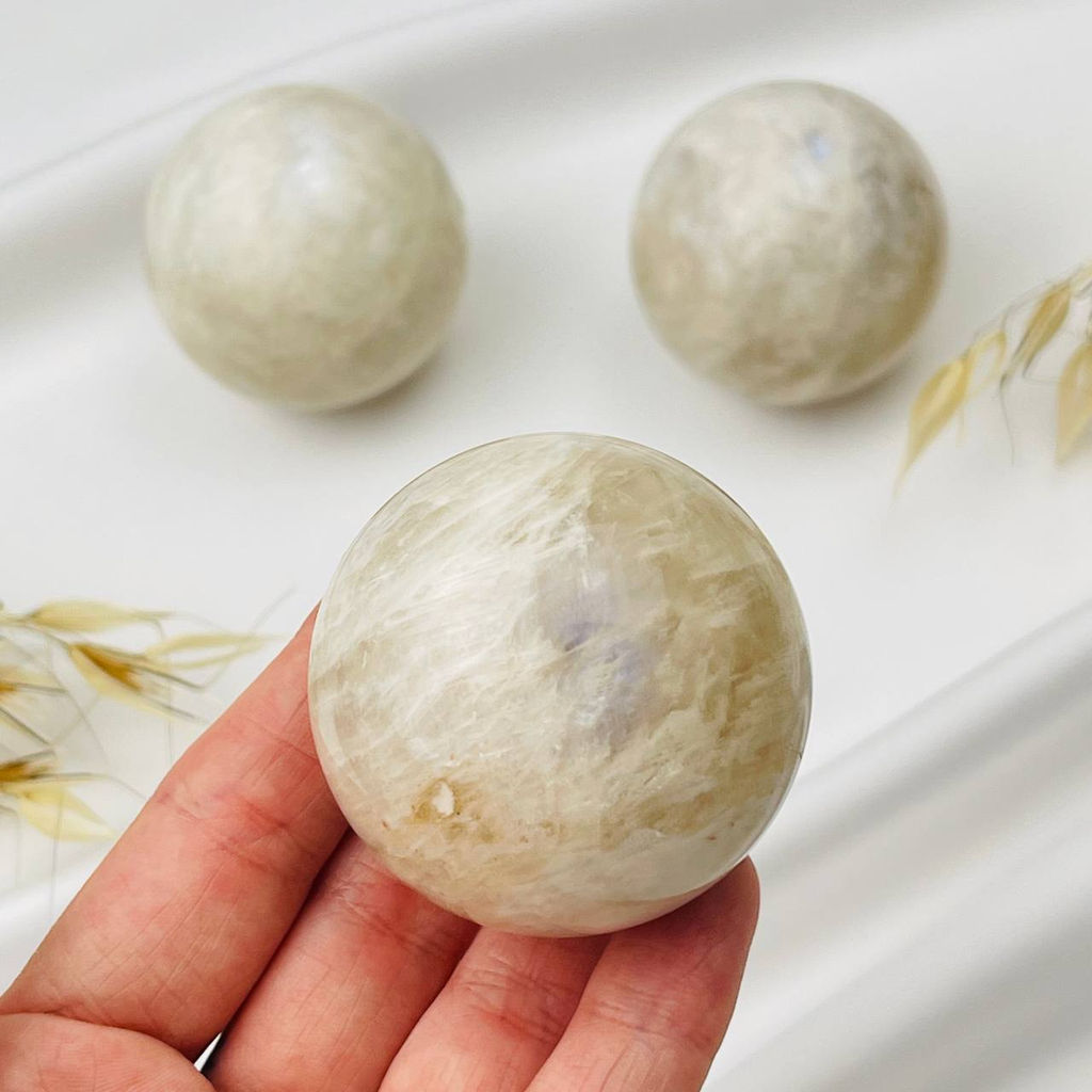 Шар из Лунного камня