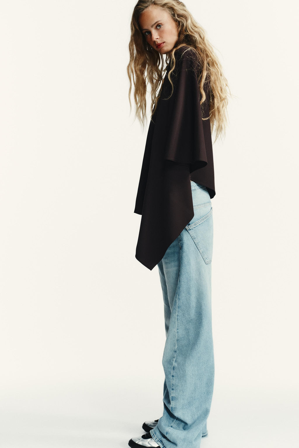 ASYMMETRIC CAPE WITH BUTTON - Zara фото 3