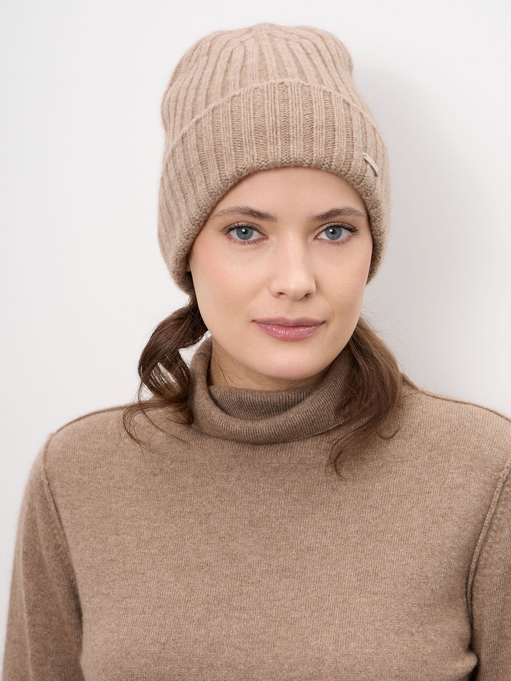 Шапка из кашемира 04336 капучино