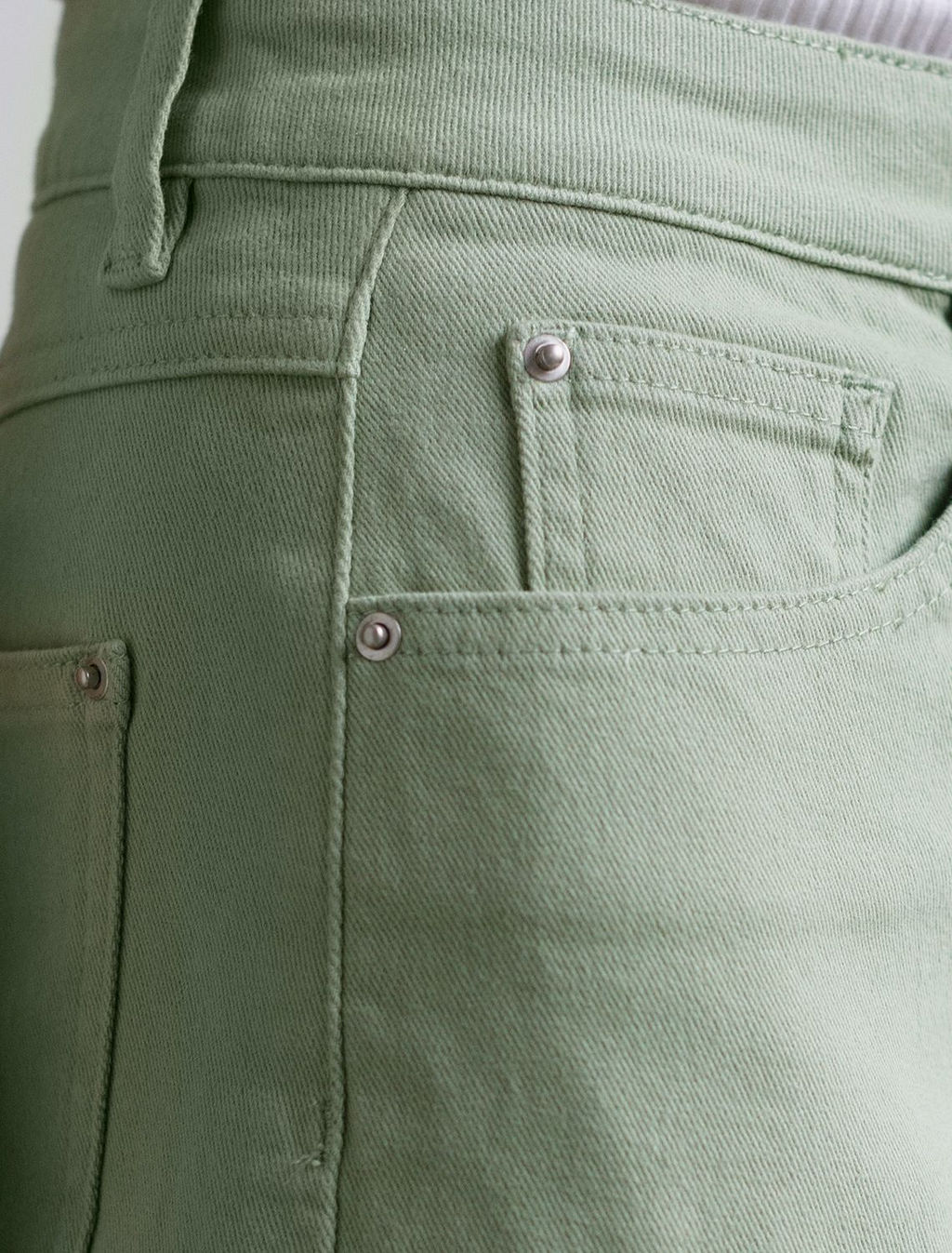 Джинсы из денима с эластаном