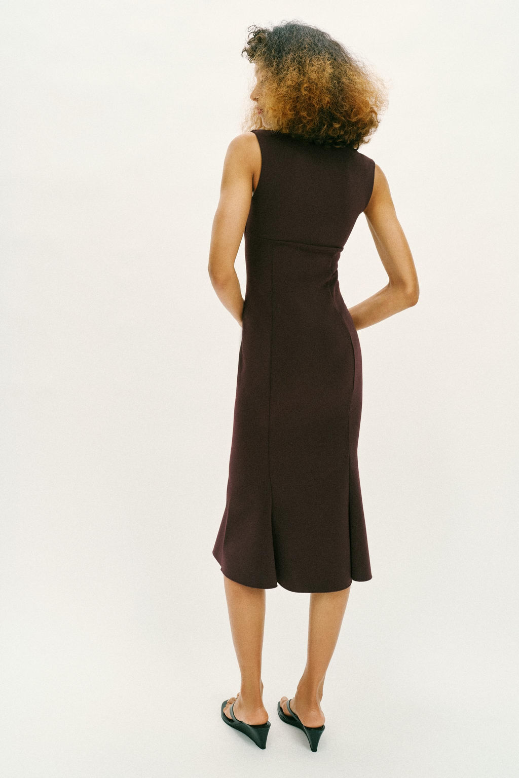 VESTIDO ESCOTE CORAZ?N / Marr?n - Zara фото 4