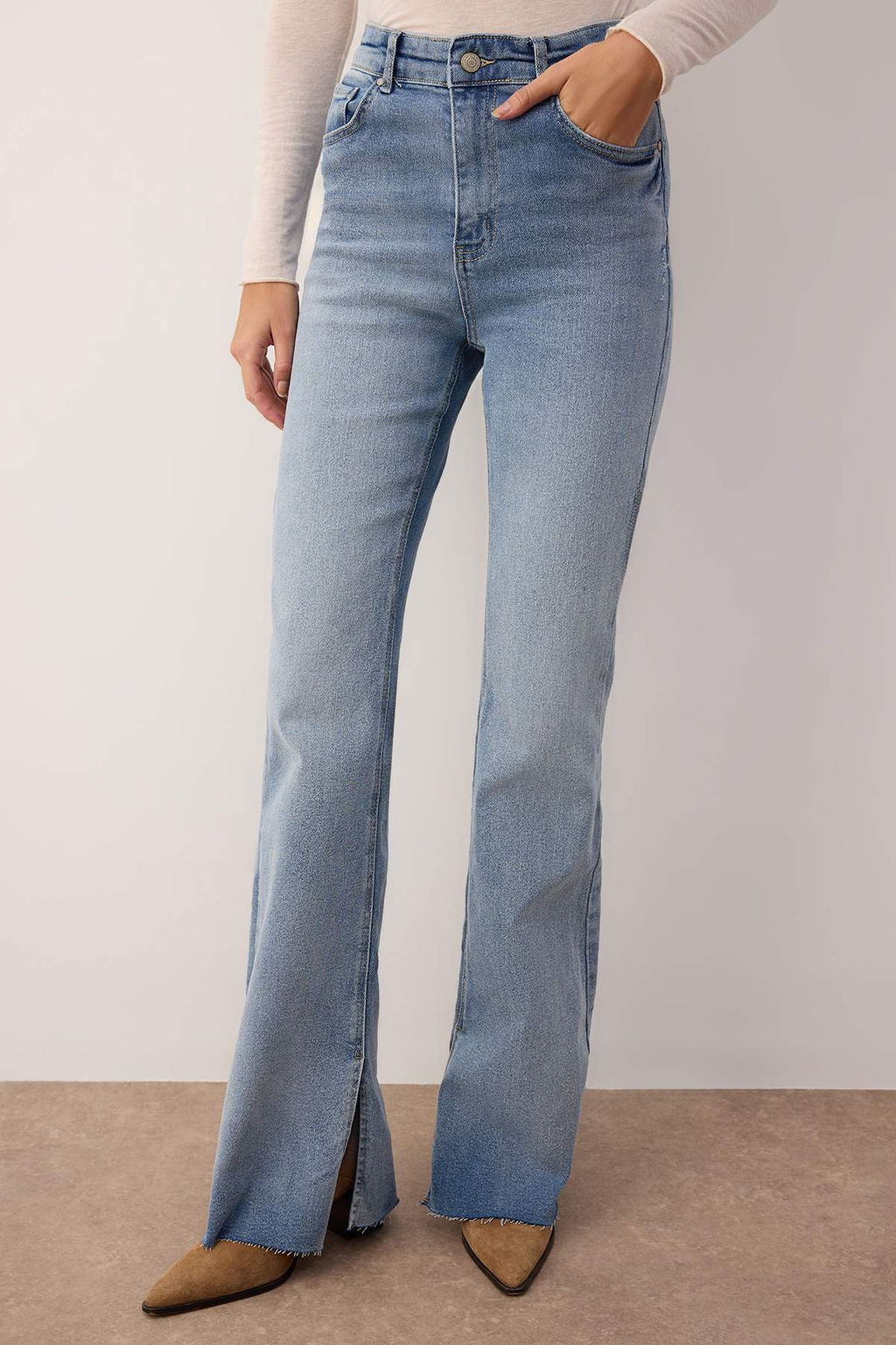 Siyah Y?rtmac Detayl? Yuksek Bel Flare Jeans TWOAW26JE00022 - Trendyolmilla фото 3