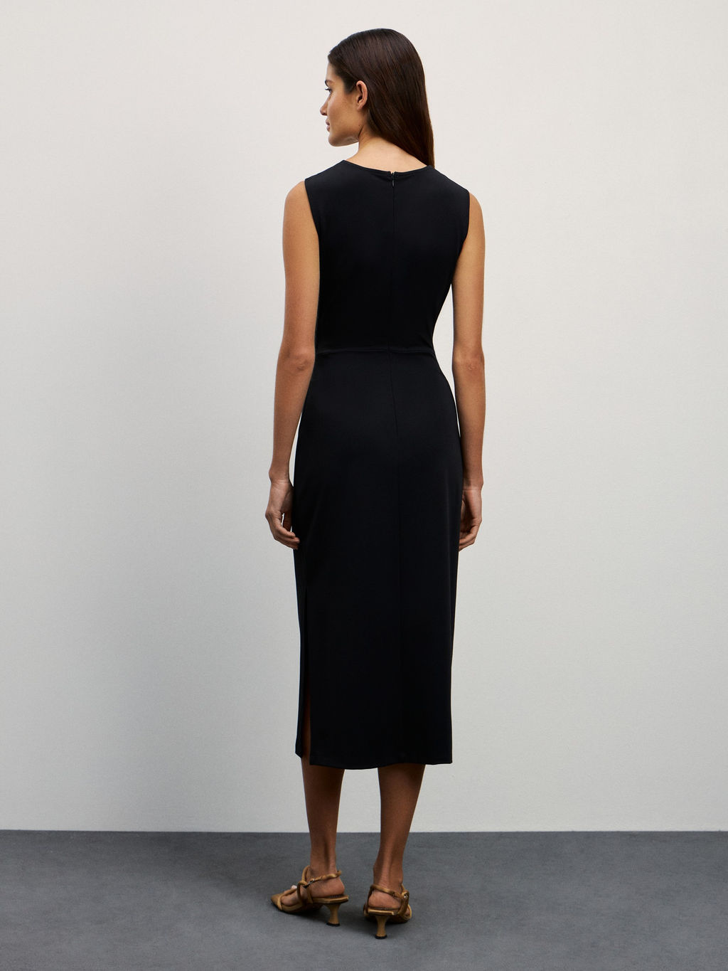 Миди платье с декоративным элементом / Zarina  фото 5