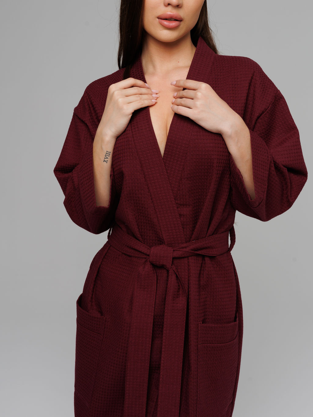 Женский укороченный вафельный халат с планкой темно-бордовый В-11 (122)