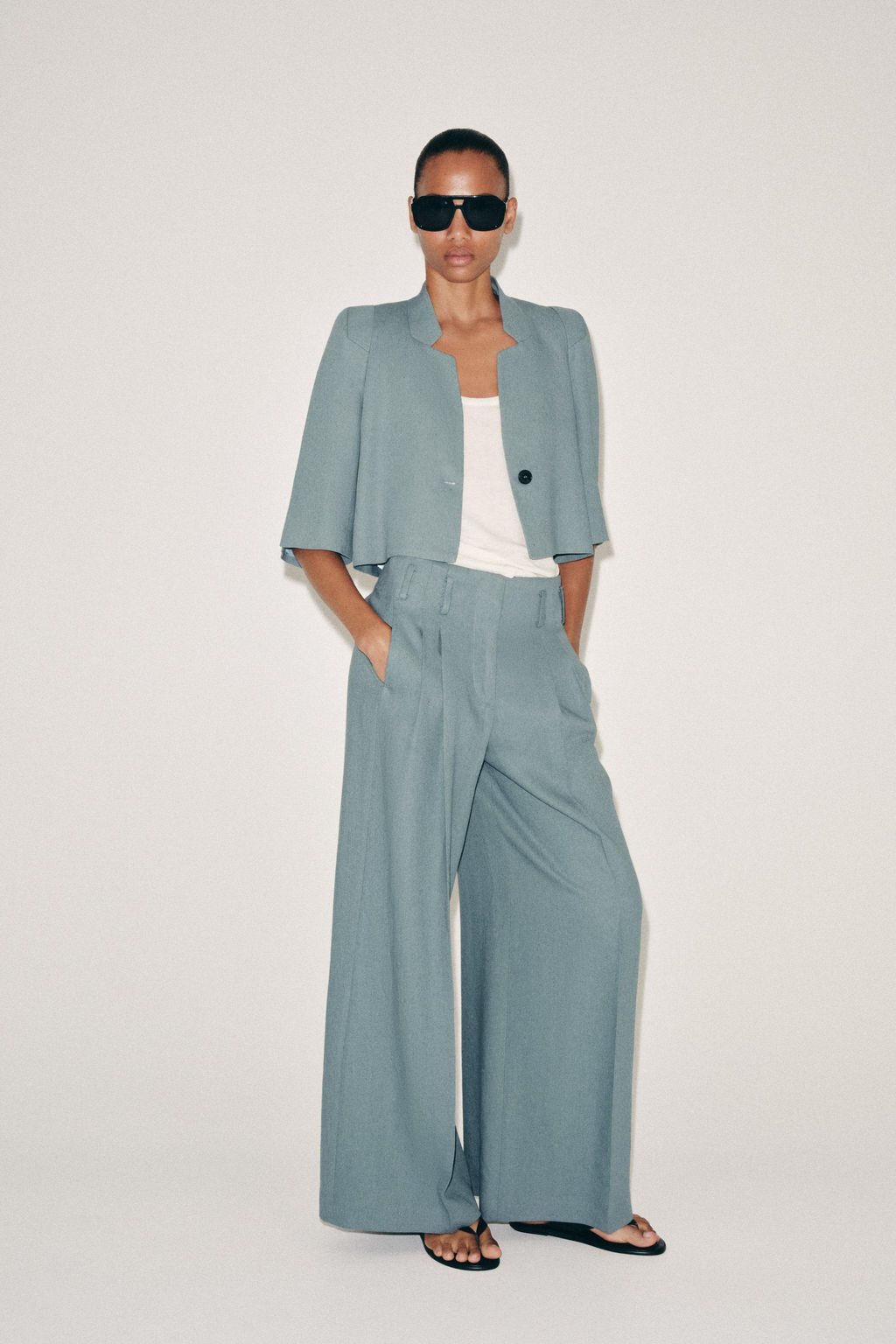 BLAZER CORTA CON LINO ZW COLLECTION / Azul / Gris