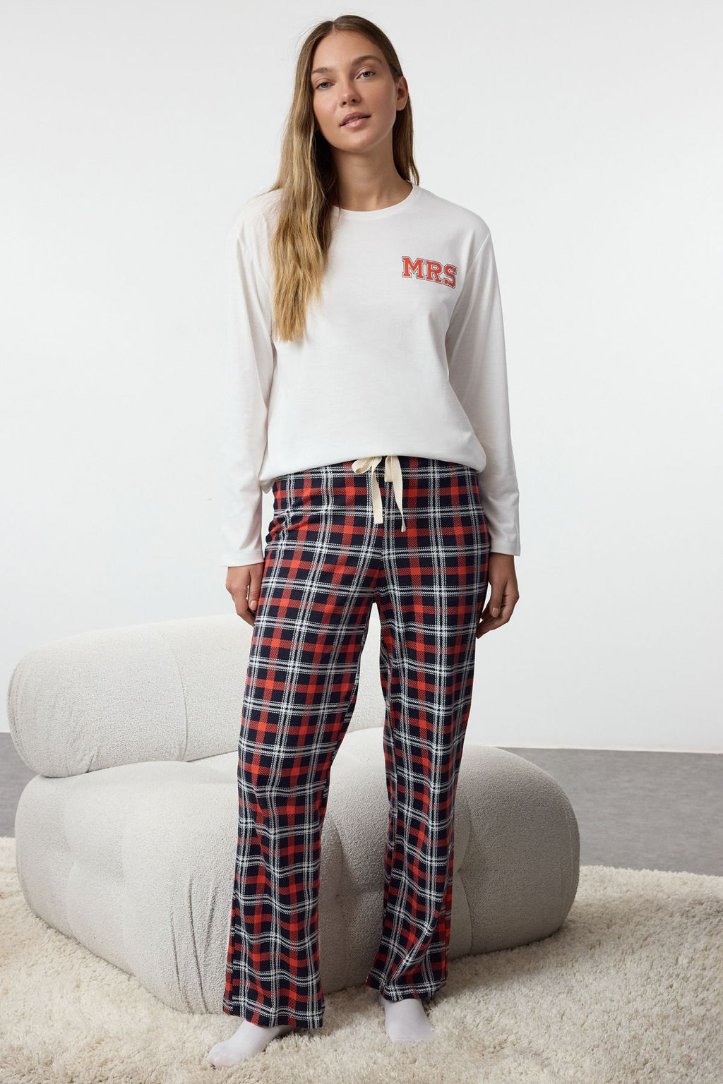 Trendyolmilla Kad?n Couple/Cift Beyaz %100 Pamuklu Ekoseli Sloganl? Orme Pijama Tak?m? THMAW25PT00166