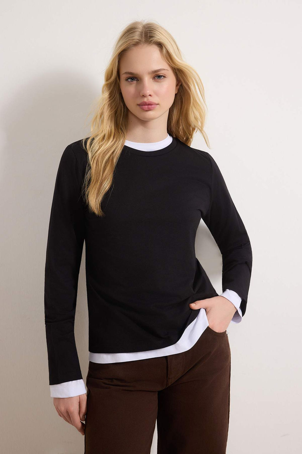 Siyah-Beyaz 2li Paket Bisiklet Yaka Regular/Normal Kesim Orme T-Shirt TWOAW25TS00001