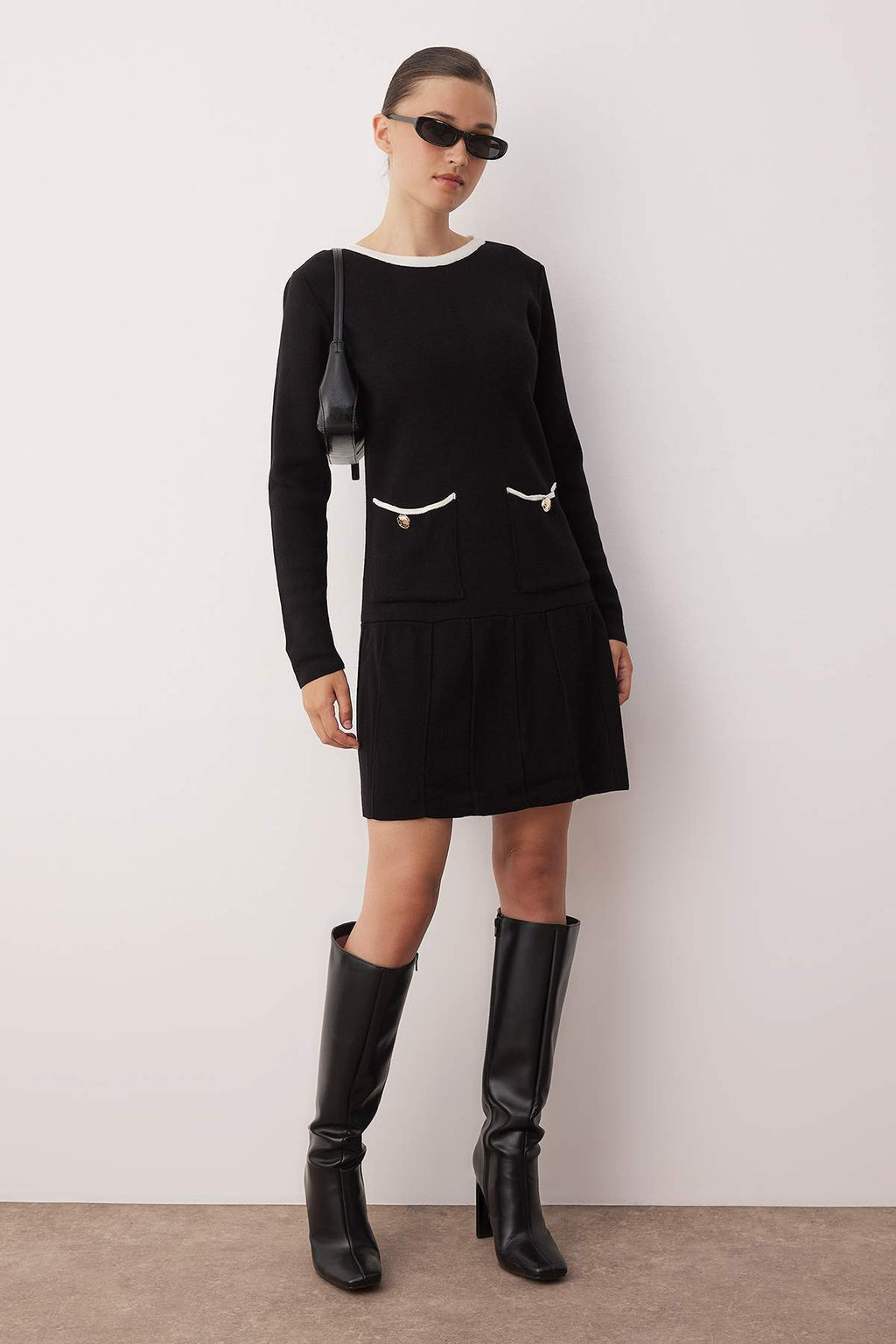 Siyah Renk Bloklu Ekstra K?sa / Super Mini Triko Elbise TWOAW26EL00108 - Trendyolmilla фото 2