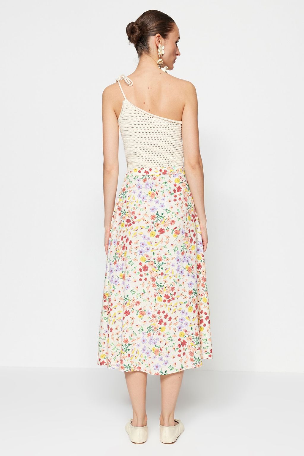 Ekru Y?rtmac Detayl? Cicek Desenli Viskon Kumasl? Midi Boy Dokuma Etek TWOSS20ET0230