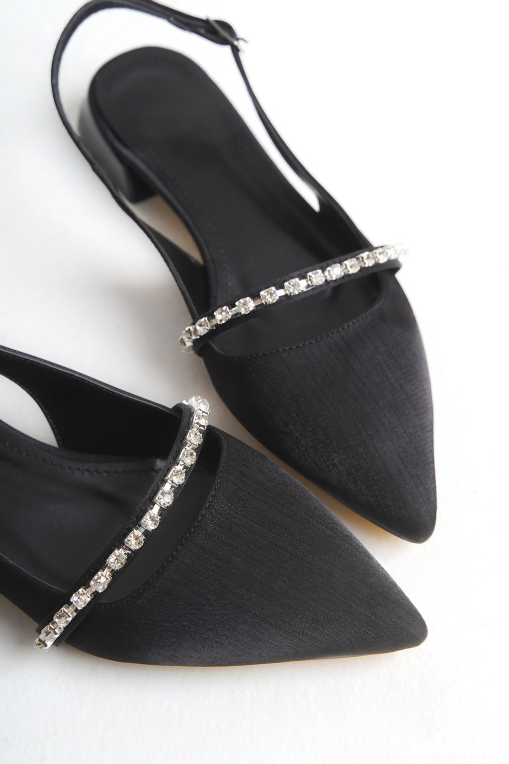 Trendyol Shoes Siyah Tasl? Mat Saten Sivri Burun K?sa Topuklu Kad?n Babet TAKSS25BE00030 - Trendyolmilla фото 6