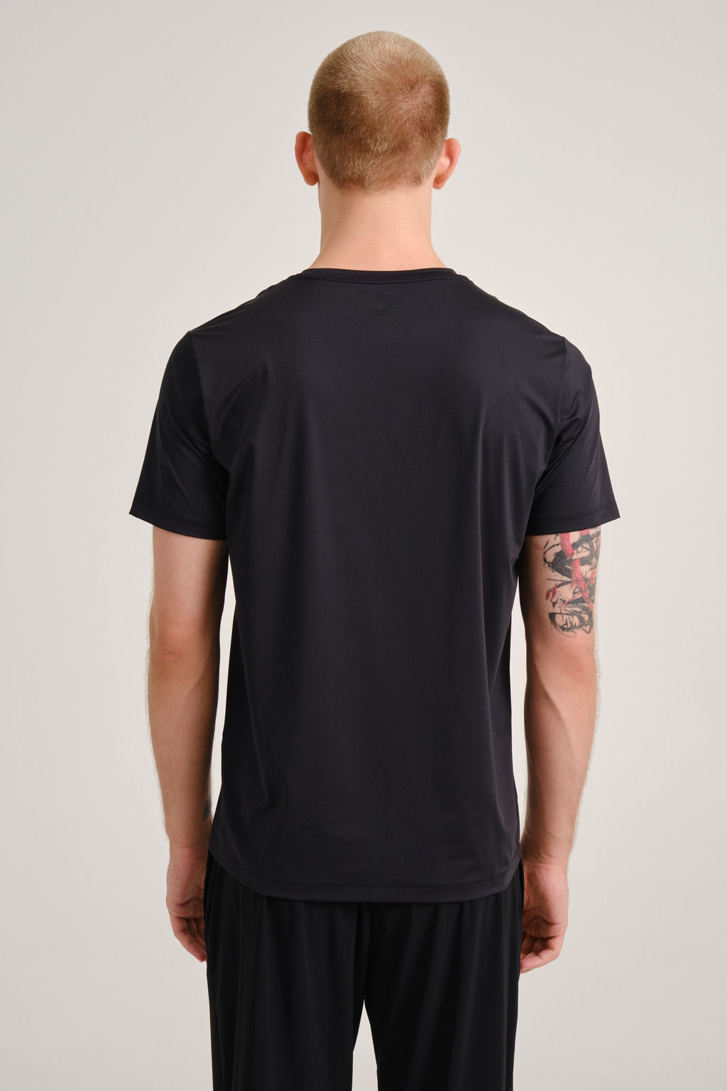 Футболка Черный