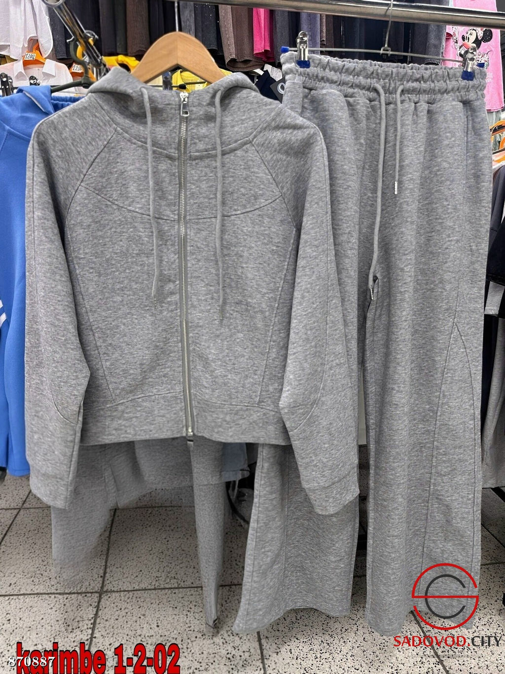 Женский спортивный костюм