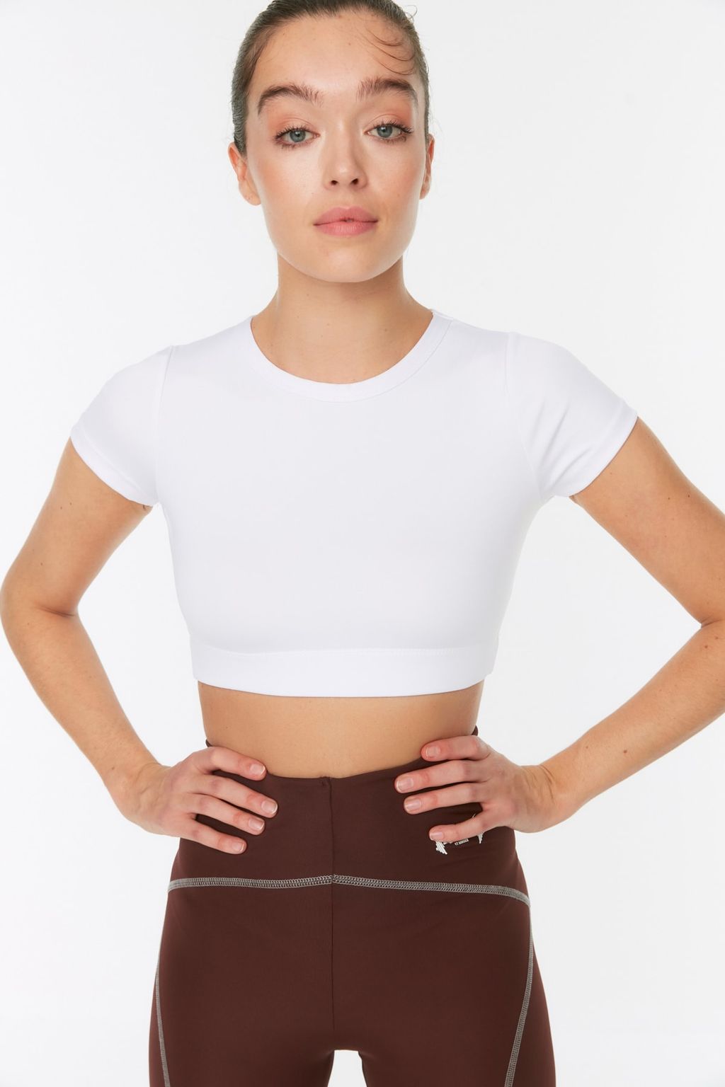 Beyaz Crop Hafif Destekli Yumusak Dokulu Bisiklet Yaka Orme Spor Ust/Bluz TWOAW21BZ0158