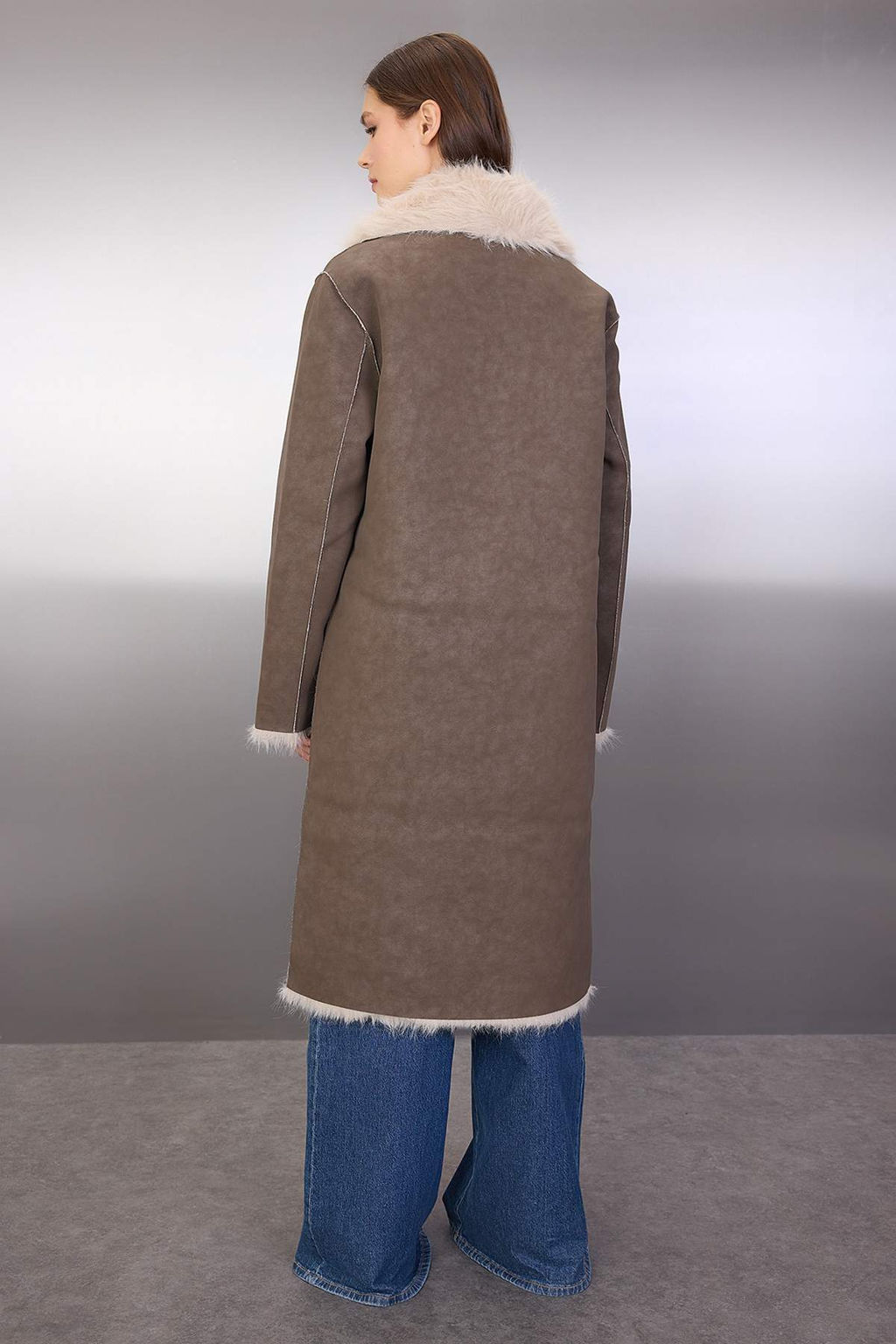 Vizon-Ekru Cift Tarafl? Kurklu Mono Kapama Oversize Uzun Suet Kaban TWOAW26KB00003 - Trendyolmilla фото 7