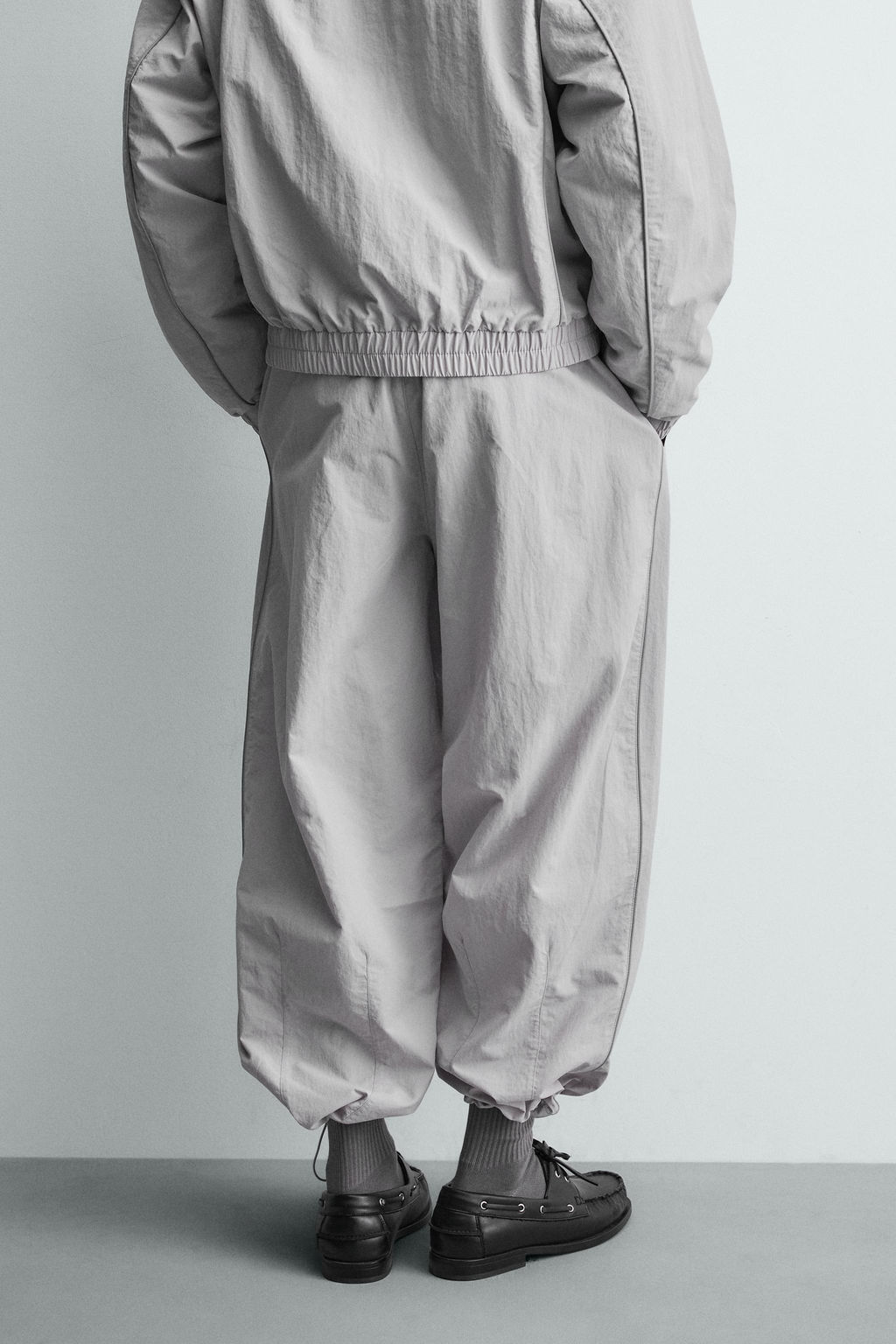 PANTAL?N JOGGER T?CNICO BANDAS CONTRASTE / Gris claro - Zara фото 3