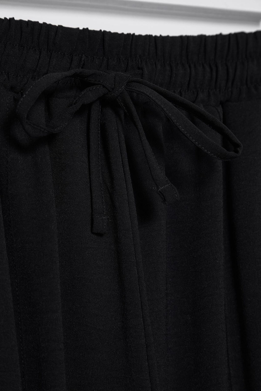 TRENDYOLMILLA Siyah Beli Lastikli Harem/Salvar Rahat Kesim Dokuma Pantolon TWOSS25PL00027