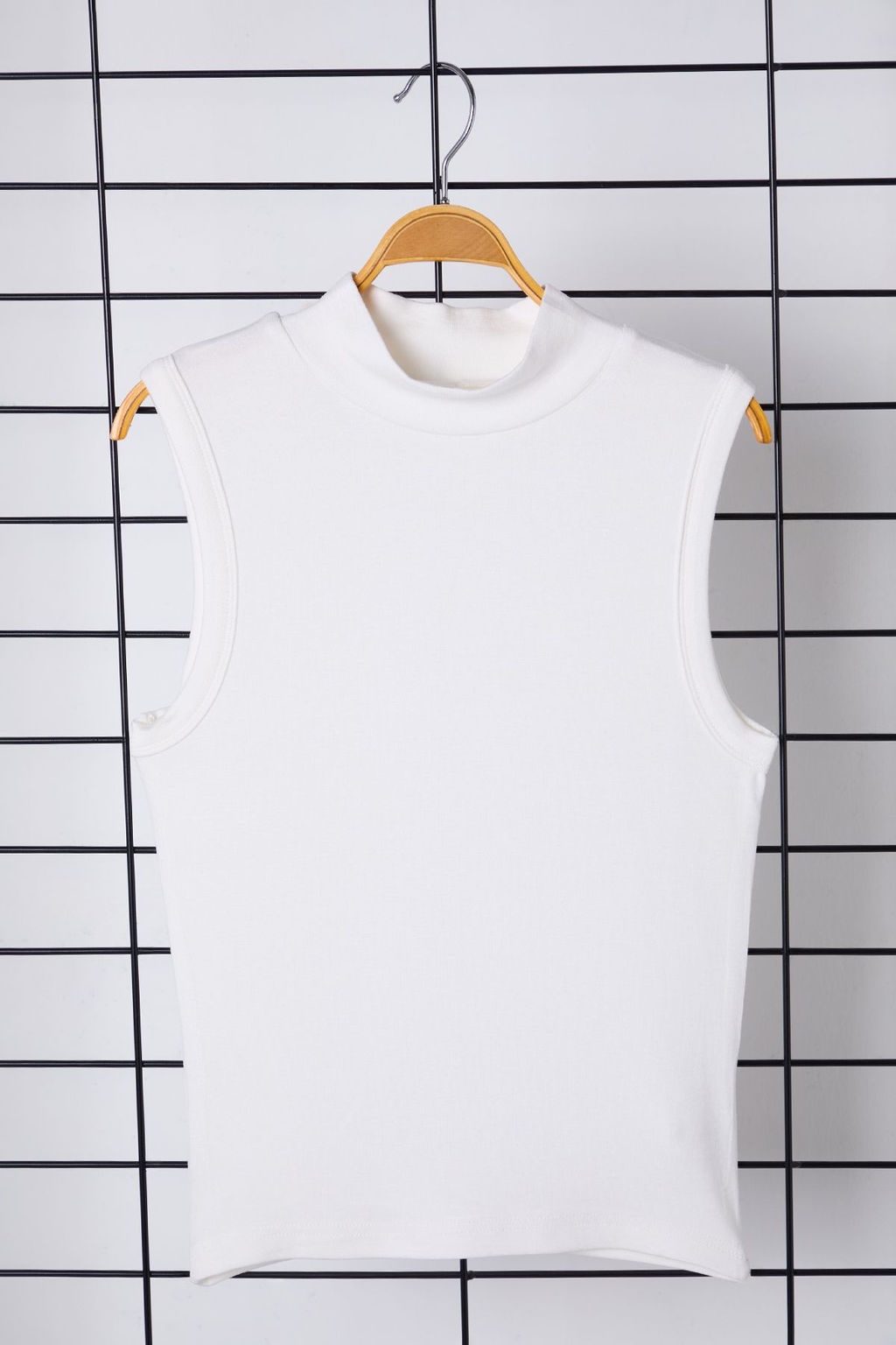 Trendyolmilla Siyah Yumusak Kumasl? Fitted/Vucuda Oturan Dik yaka Kolsuz Esnek Orme Bluz TWOSS25BZ00038  фото 6