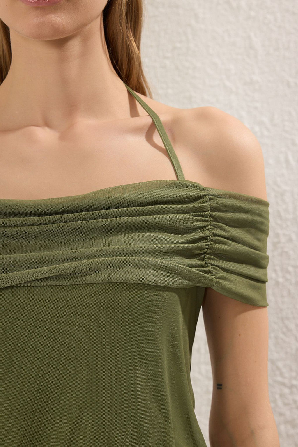 Haki Baglama Detayl? Madonna Yaka Fitted/Vucuda Oturan Orme Bluz TWOSS25BZ00383 - Trendyolmilla фото 3