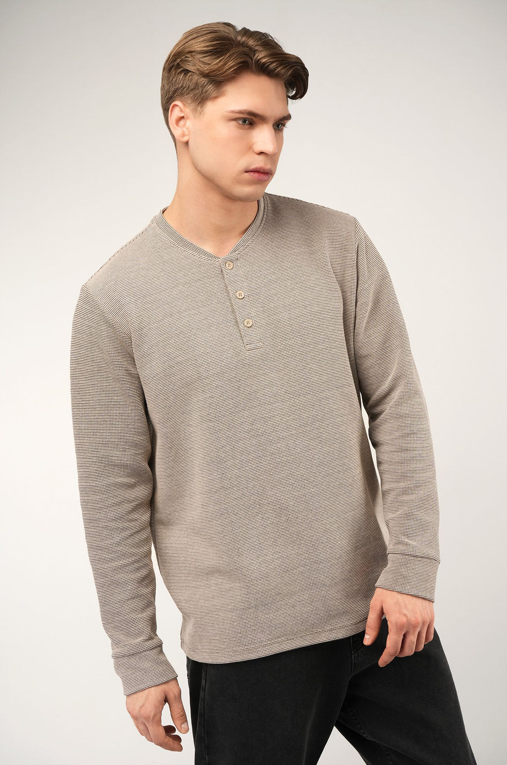 Мужской лонгслив на пуговицах Happyfox