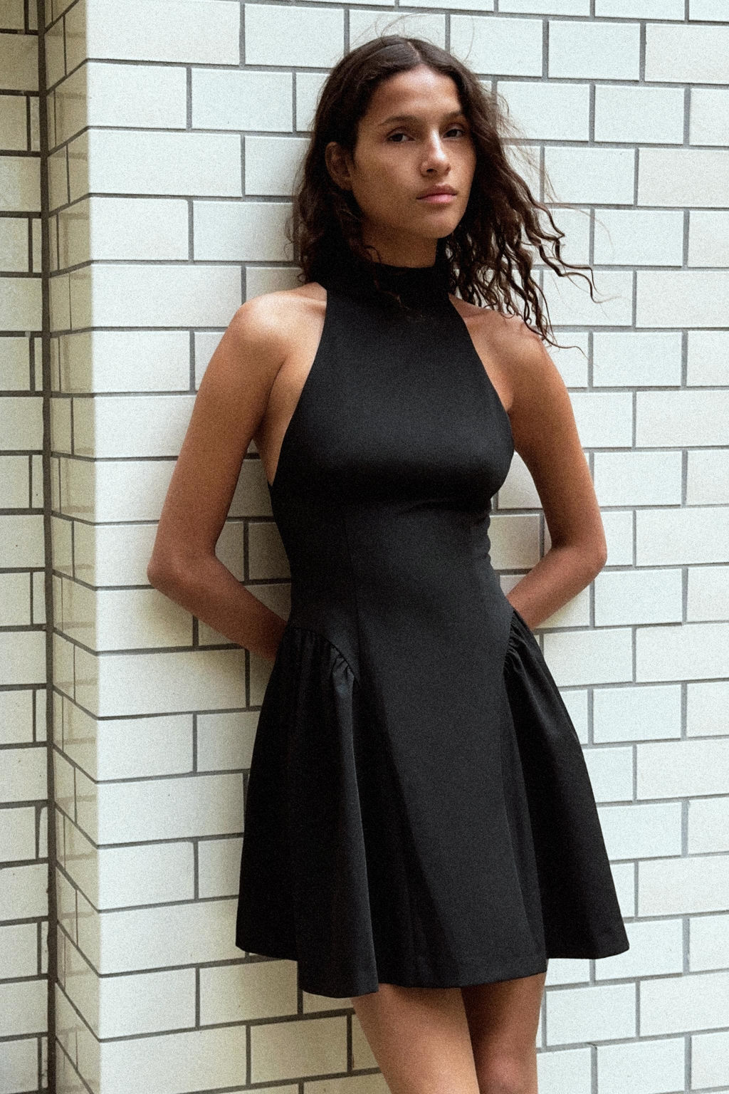 HALTERNECK PLEATED SHORT DRESS - Zara фото 2
