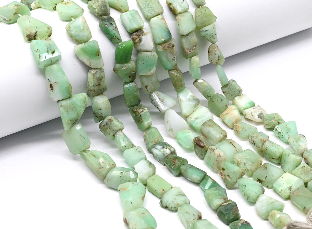 Бусины из хризопраза кристаллы 10*15мм, 34см, 26 бусин Радуга камня