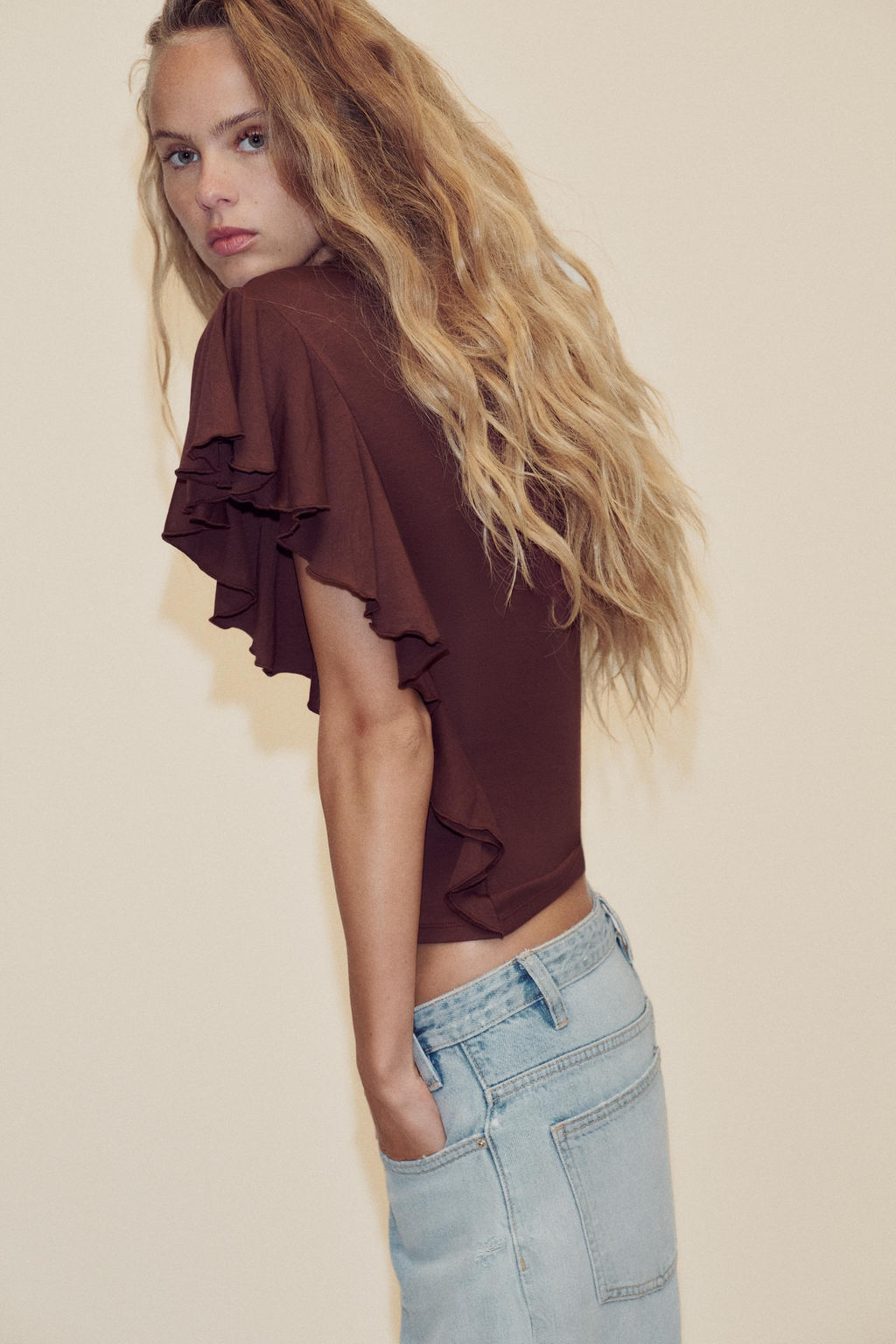 T-SHIRT WITH RUFFLE SLEEVES - Zara фото 3