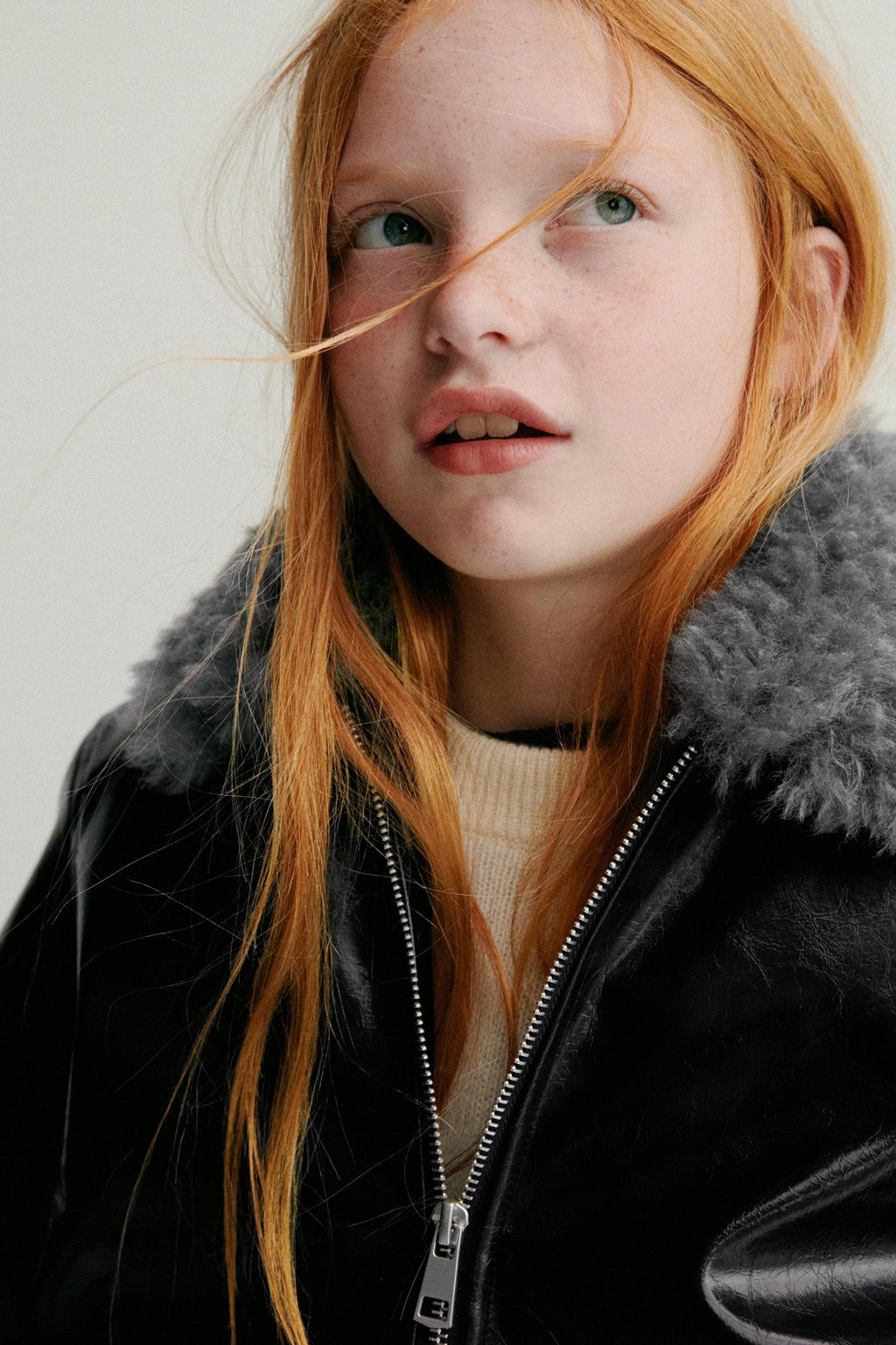 BOMBER JACKET WITH FAUX FUR COLLAR - Zara фото 9