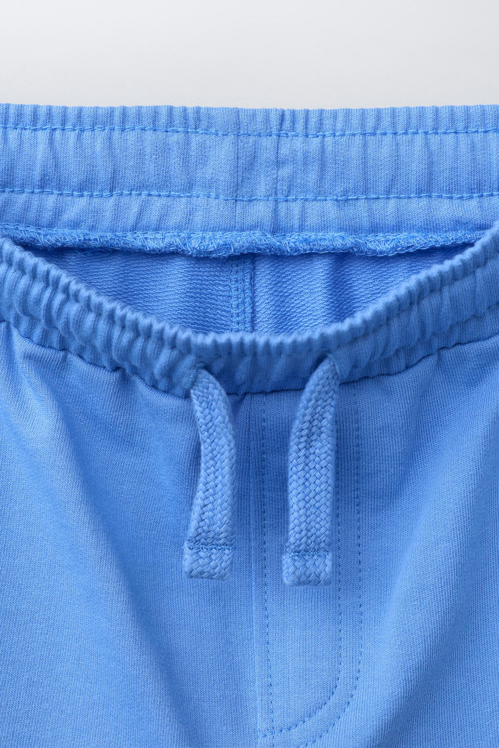 CONJUNTO CAMISETA Y BERMUDA TEXTO / Azul claro