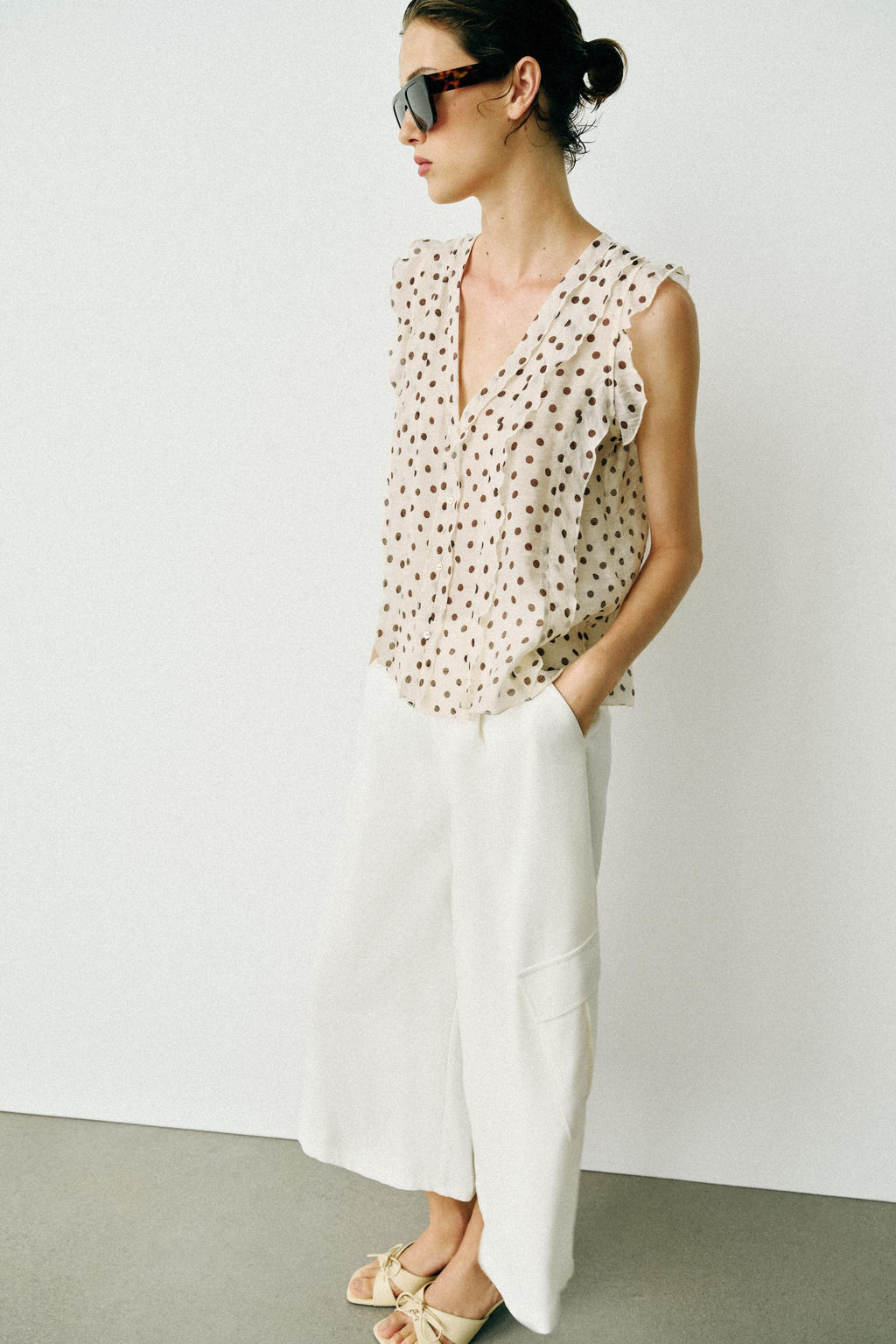 BLUSA LUNARES VOLANTES / Crudo / Marr?n - Zara фото 3