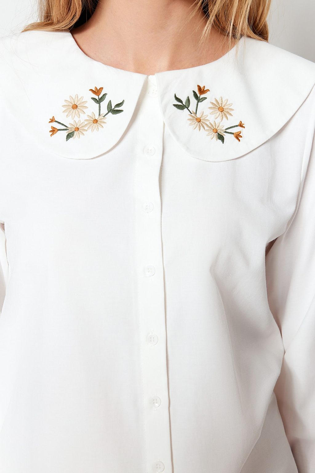 TRENDYOLMILLA Ekru Yakas? Nak?s Detayl? Pamuk Regular Normal Kal?p Dokuma Gomlek TWOSS23GO00009 фото 13