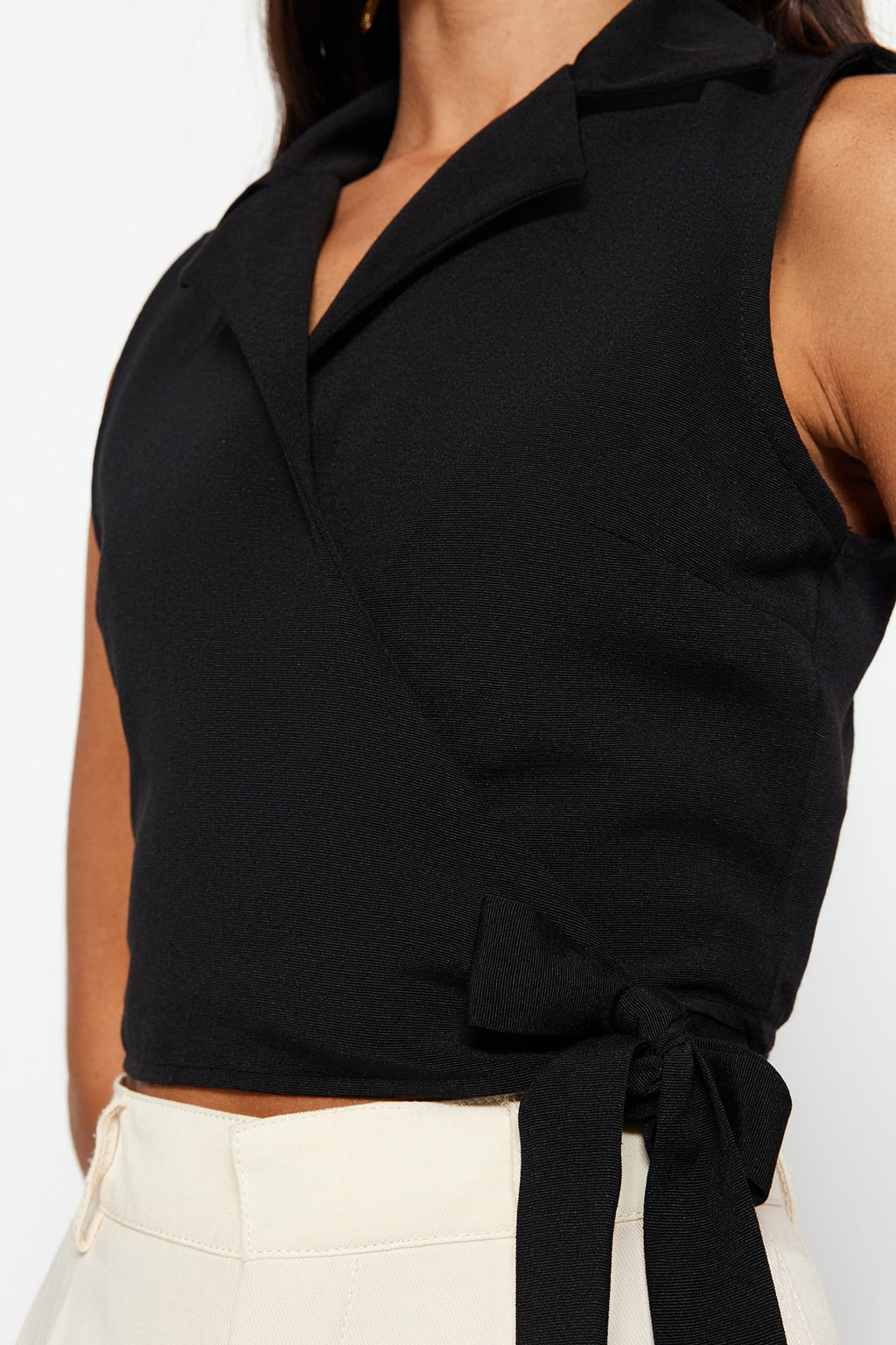 Siyah Baglamal? Crop Dokuma Keten Gorunumlu Bluz TWOSS23BZ00550