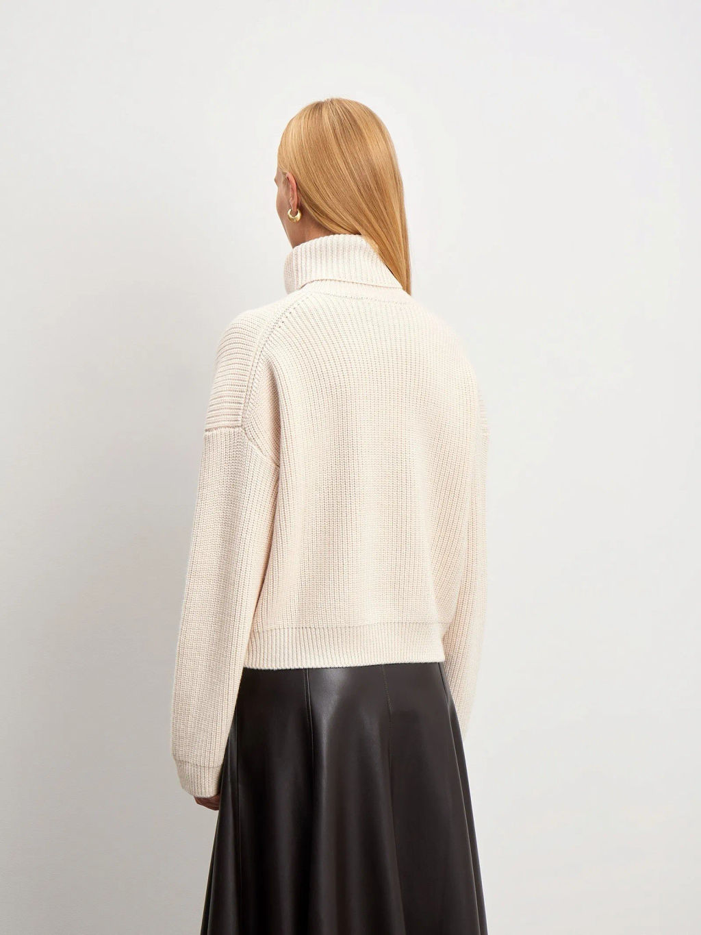 Свитер укороченный - Emka фото 4