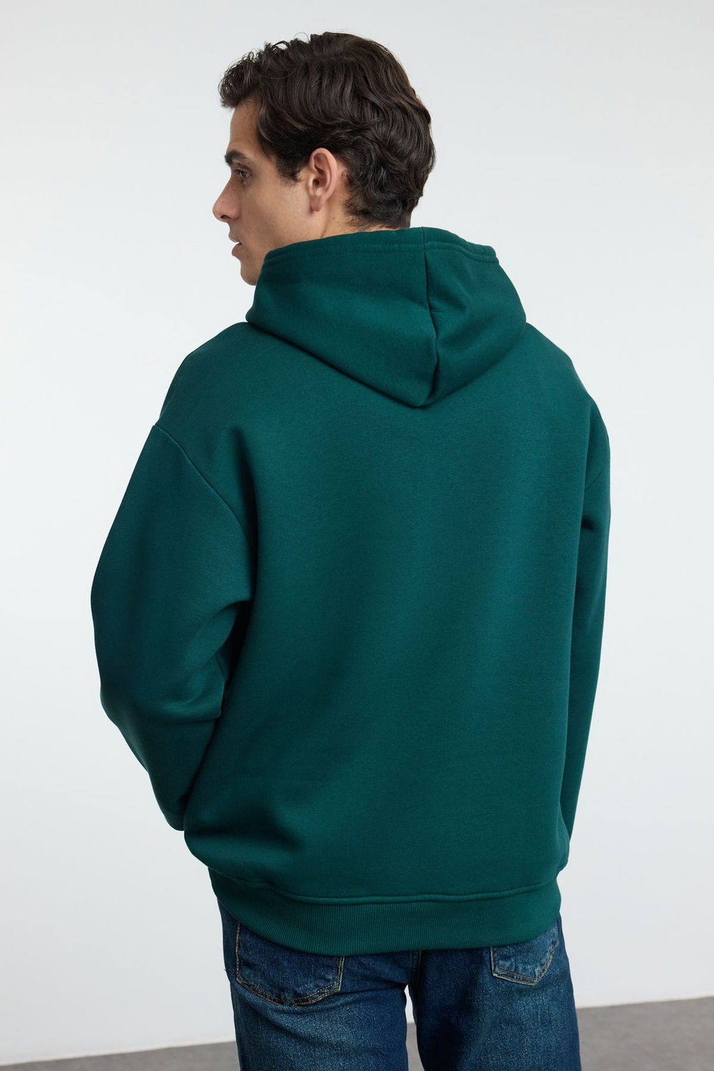 TRENDYOL MAN Zumrut Yesili Oversize/Genis Kesim Harf Patch ve Nak?s Detayl? Kapusonlu Sweatshirt TMNAW25SW00144 - Trendyolmilla фото 5