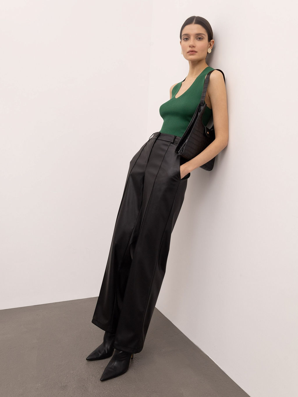 Трикотажный топ с v-образным вырезом B2772/colary - Emka фото 5