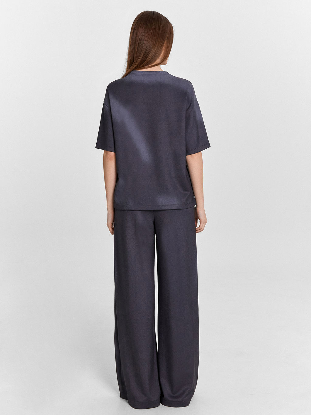 Комплект женский графитовый: брюки и футболка графит 192532
