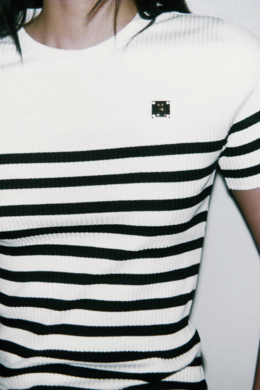 ZARA STRIPED BROOCH T-SHIRT  фото 8