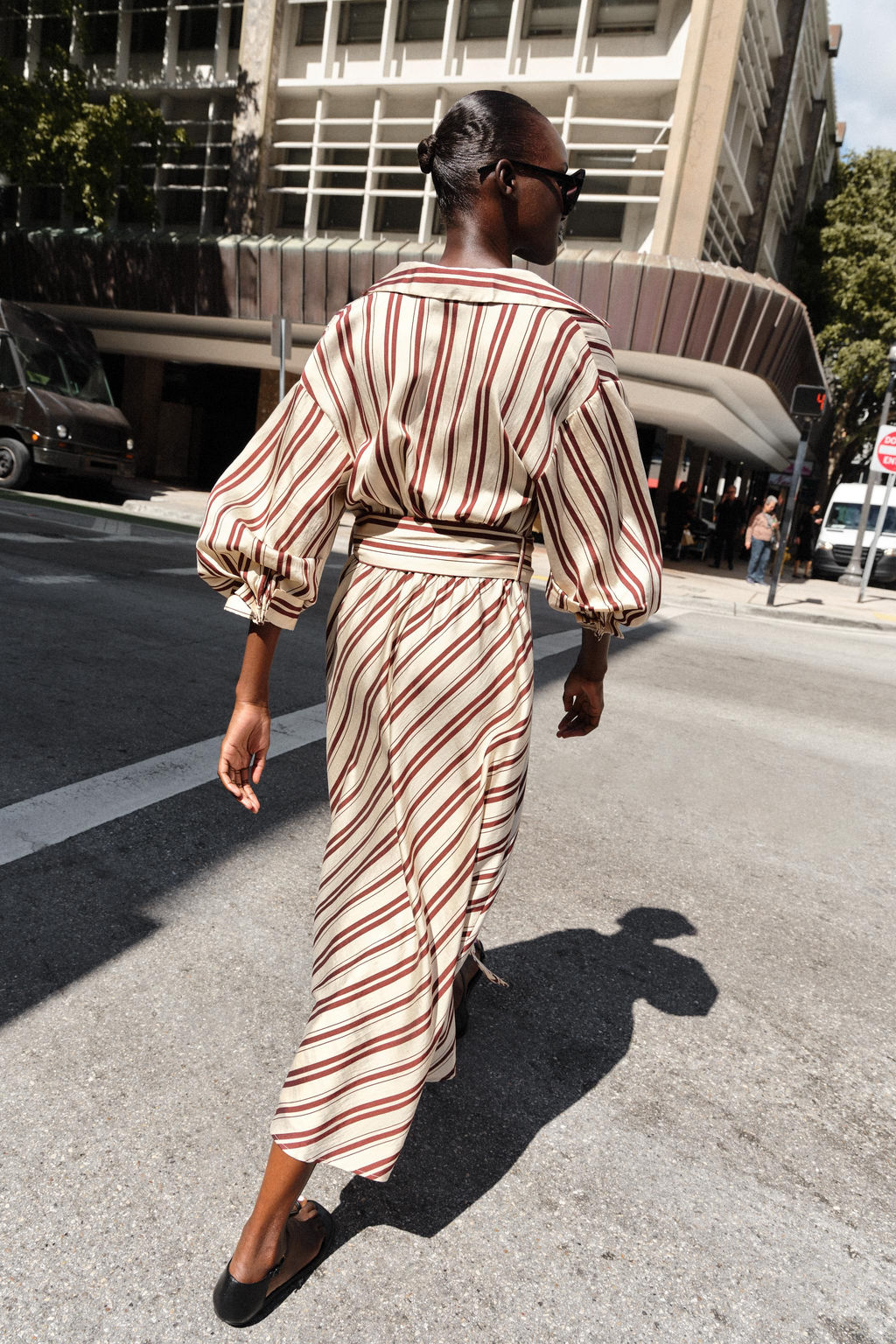 VESTIDO MIDI CINTUR?N RAYAS / Crudo / Granate - Zara фото 4