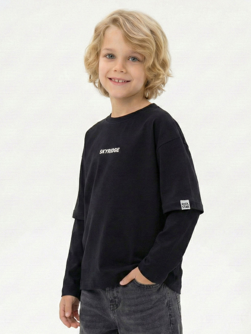 Лонгслив с принтом для мальчика с подзорным рукавом 22-7680 черный