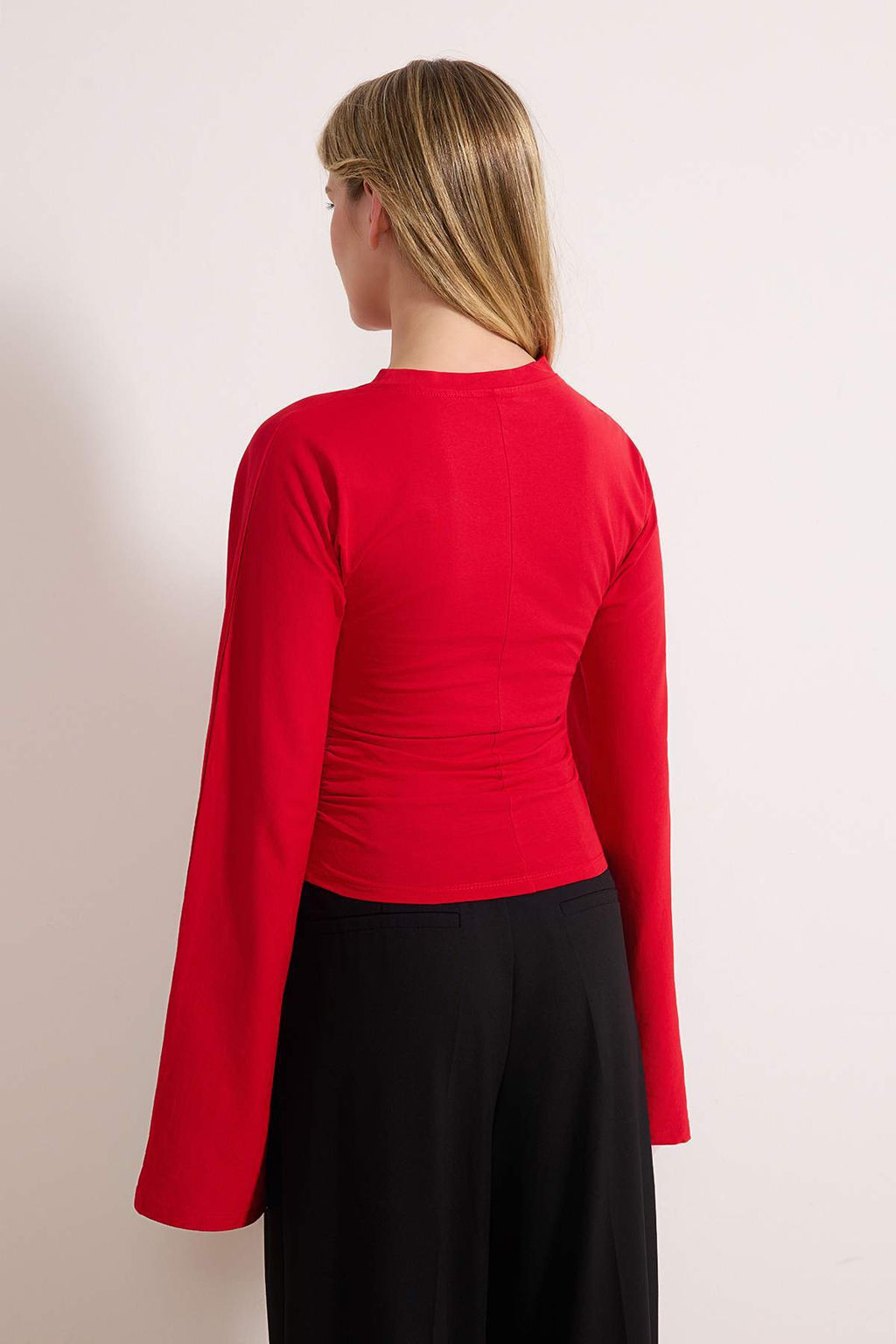 K?rm?z? Ispanyol Kol Buzgu Detayl? Regular/Normal Kal?p Orme Bluz TWOAW26BZ00293