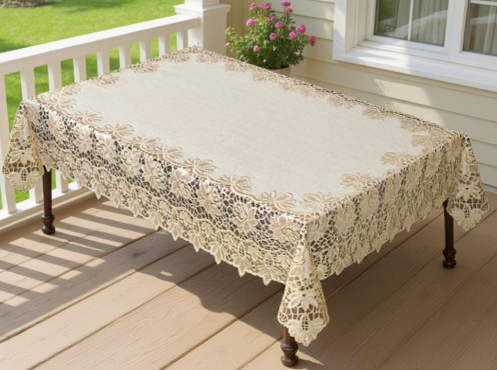 Скатерть арт. 202540/120/3, прямоугольная, размеры 120 см х 160 см, цвет: кремово-золотистый