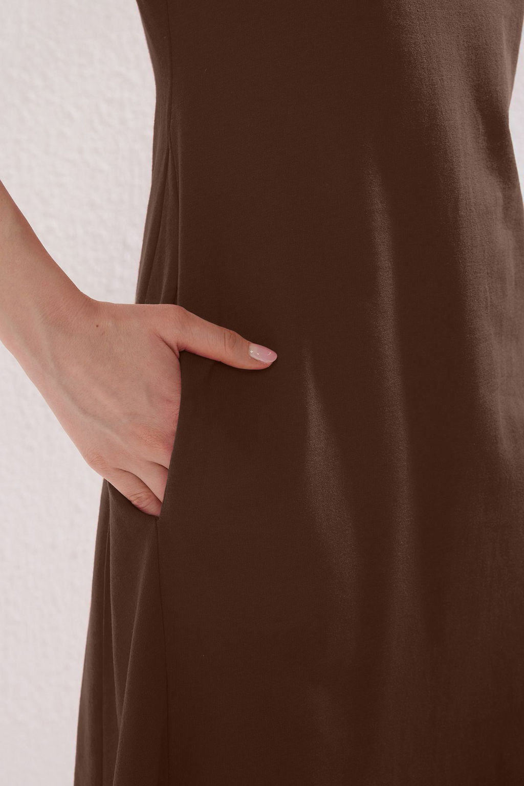 TRENDYOLMILLA Siyah Cepli Premium Bisiklet Yaka A-Line Orme Midi Elbise TWOSS24EL00169  фото 2