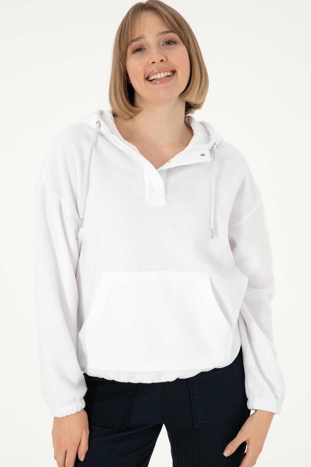 Kad_n Beyaz Kap__onlu Sweatshirt