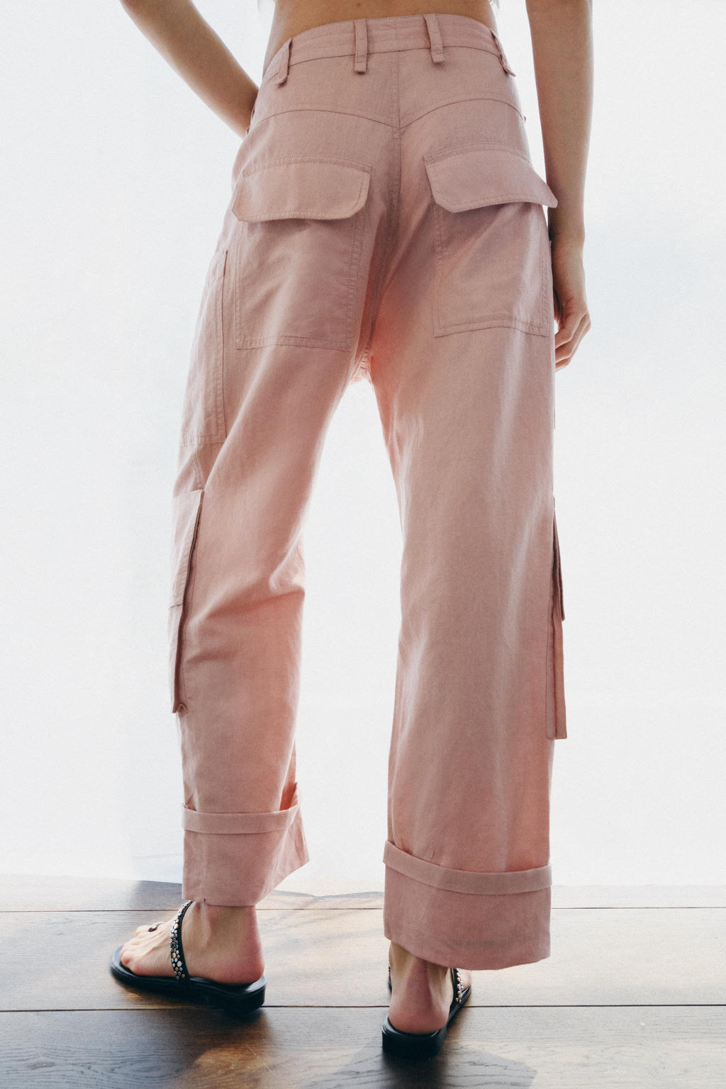PANTAL?N CARGO CON LINO ZW COLLECTION / Rosa claro - Zara фото 4