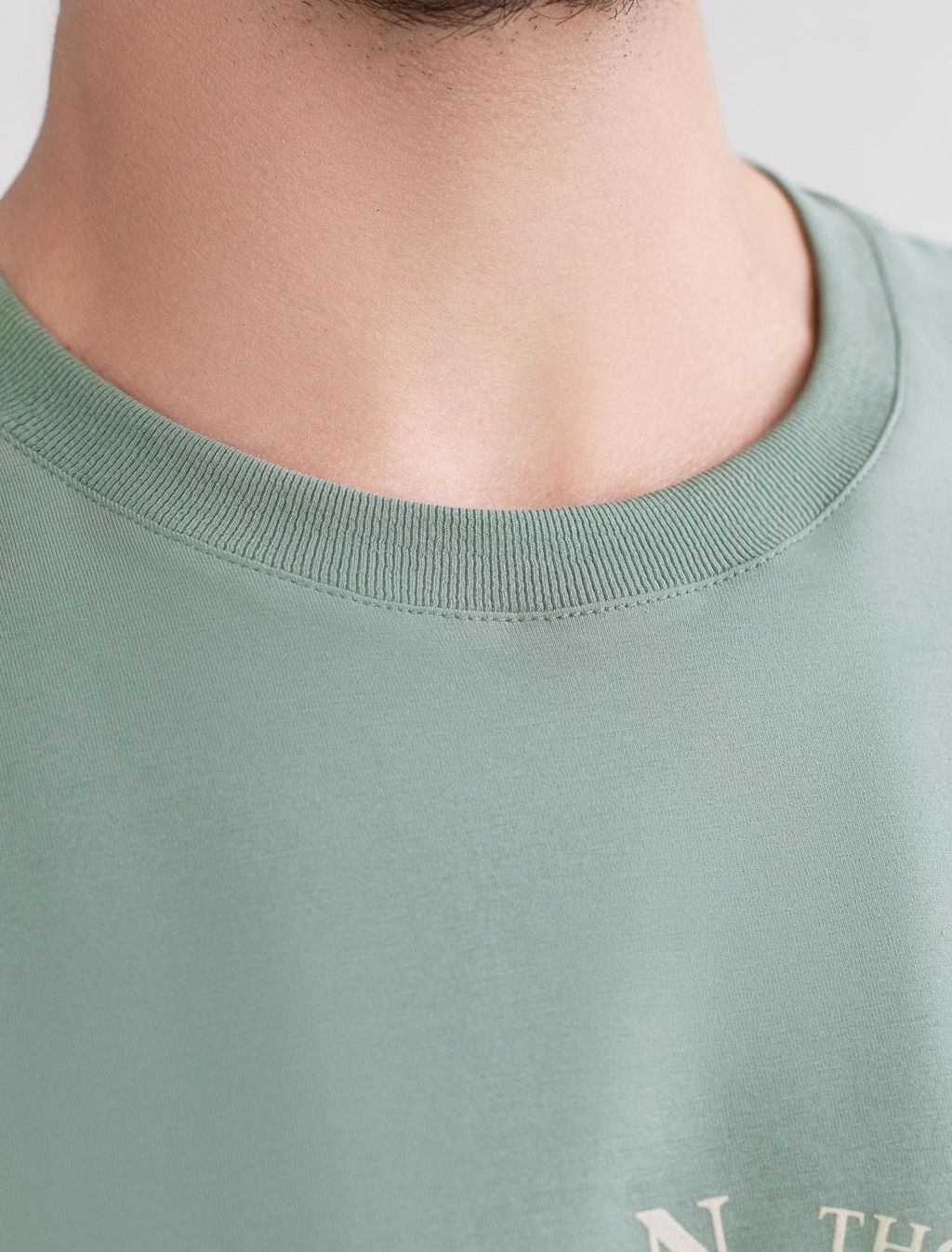 Футболка базовая полуприлегающая из премиального хлопка с принтом - Vilatte фото 6