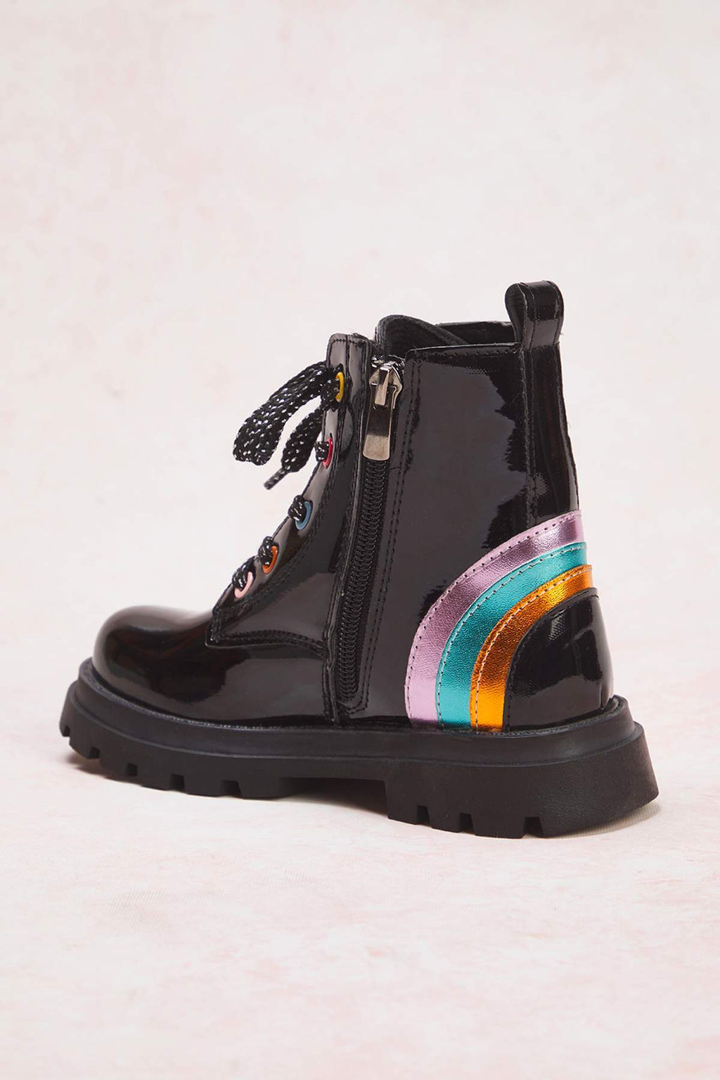 Siyah Fermuarl? ve Bagc?kl? Kucuk K?z Cocuk Kids Postal Rugan Bot
TAKAW26BO00010 - Trendyolmilla фото 4