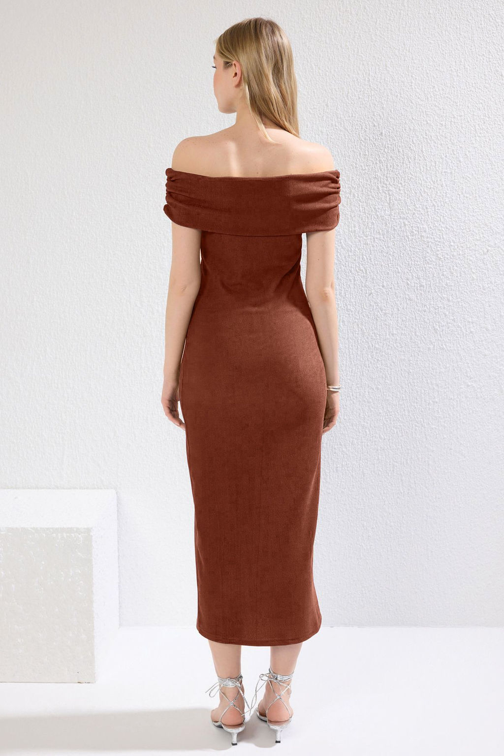 TRENDYOLMILLA Kiremit Duz Maxi Ottoman Esnek Carmen Yaka Vucuda Oturan Orme Elbise TWOSS25EL00327  фото 12