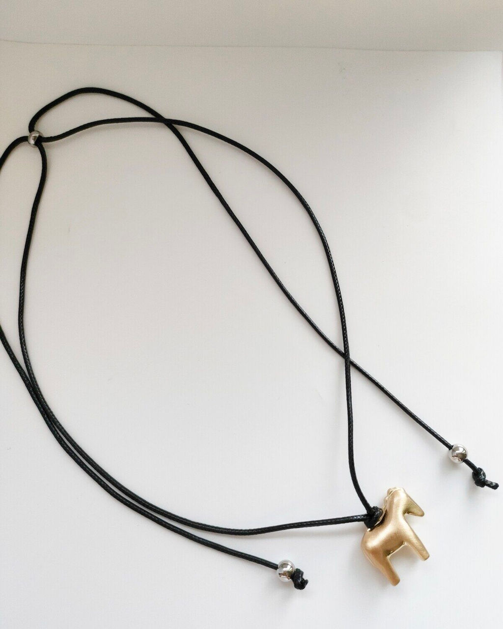 Подвеска на шнурке