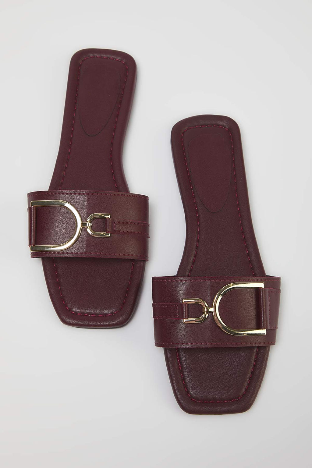 Trendyol Shoes Bej Metal Aksesuar Detayl? Kad?n Terlik TAKSS25TE00015