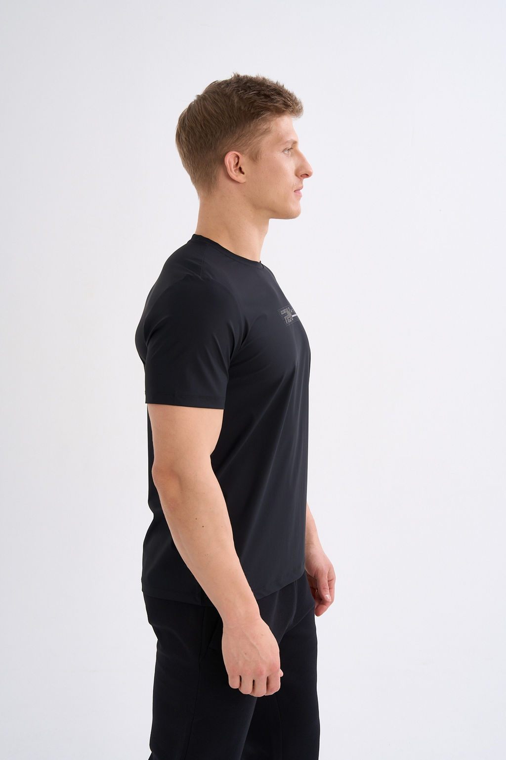 Футболка Черный